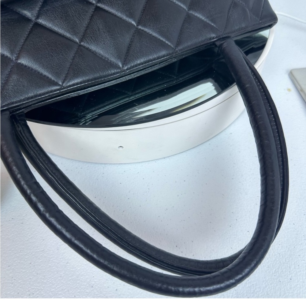 CHANEL CC LAMBSKIN LEATHER MEDALLION TOTE BAG - Picture 3 of 6
